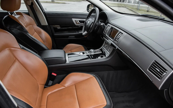 Jaguar XF cena 45900 przebieg: 215000, rok produkcji 2011 z Wasilków małe 529